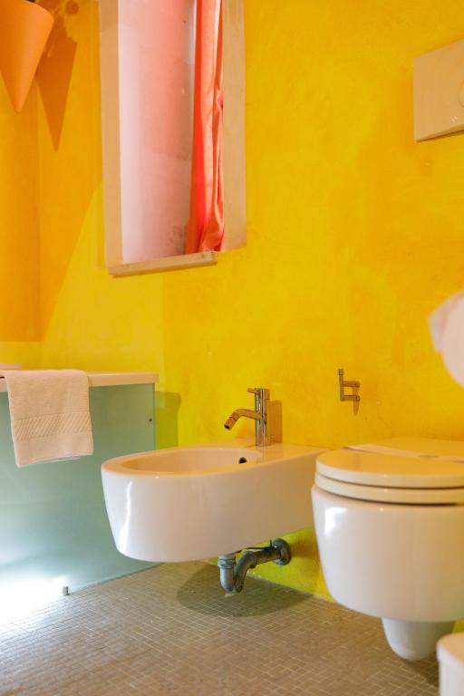Koupelna v ubytování Camera con bagno privato vista mare Ortigia