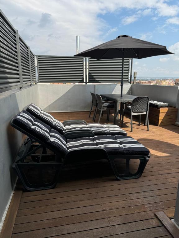 En balkon eller terrasse på Atico Centro Sol y Vistas