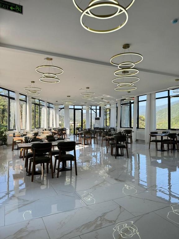 Restaurace v ubytování Hotel & Restaurant Emerald Borjomi