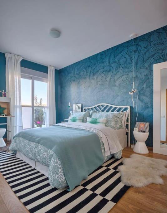 2 BEDROOMS NEXT TO THE BEACH&MIRAMAR SHOPPING CENTER-SWIMMING POOL-PARKINg