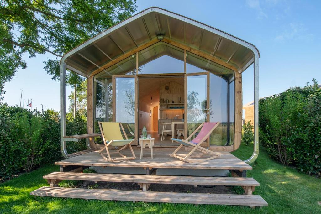 Foto dalla galleria di Centrally located luxury family home with views and garden a Oud-Ade