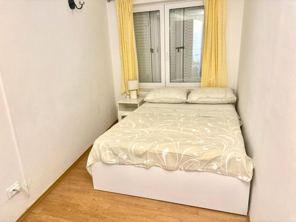 Posteľ alebo postele v izbe v ubytovaní Perfect Sea View Terrace Apartment Zlatni Potok