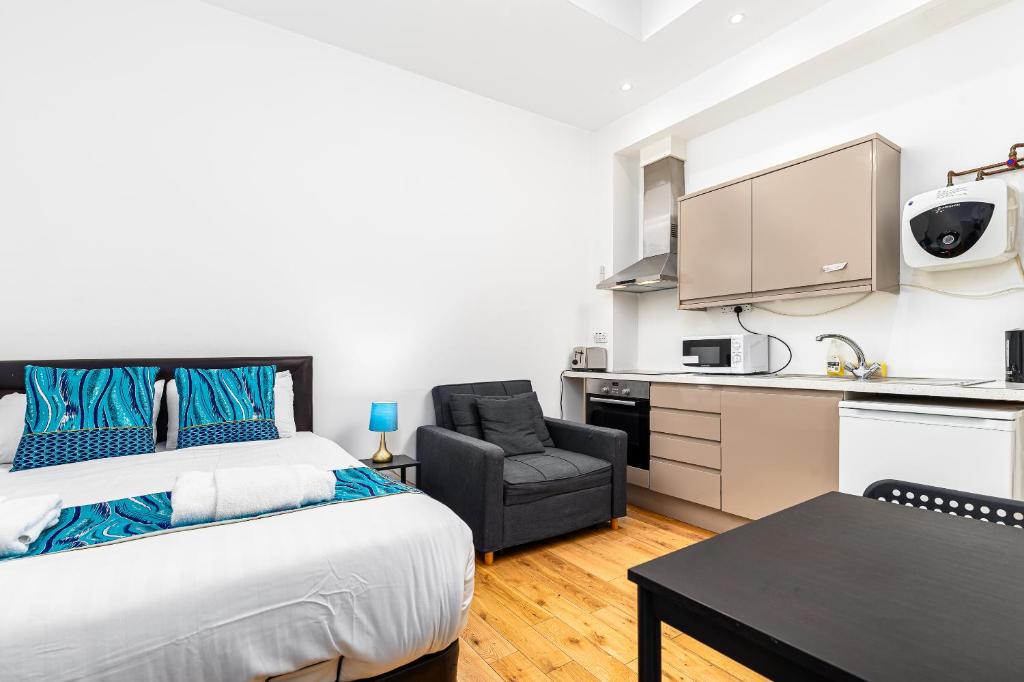 Aldgate Flats - 