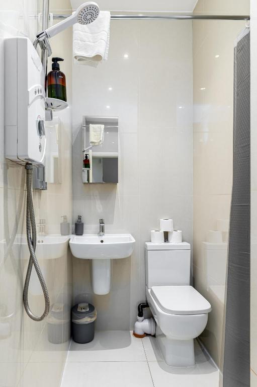 Aldgate Flats - Studio