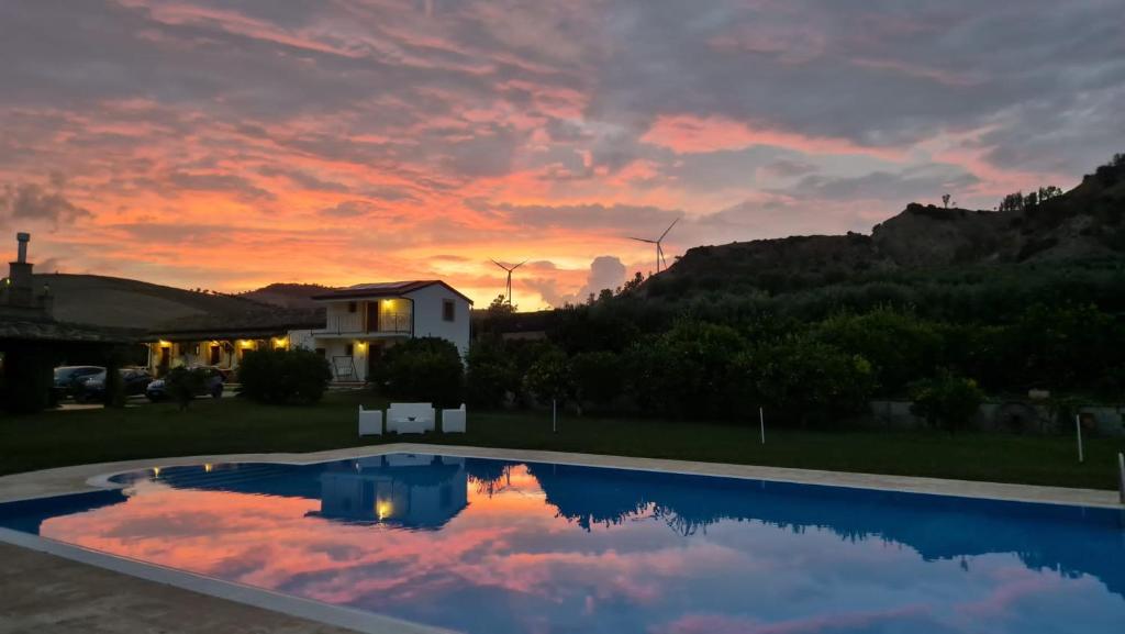 Bazén v ubytování Agriturismo Trappeto Vecchio nebo v jeho okolí