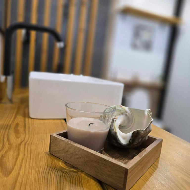 Kemudahan buat kopi dan teh di Fare Toahana, accommodation with a ocean view