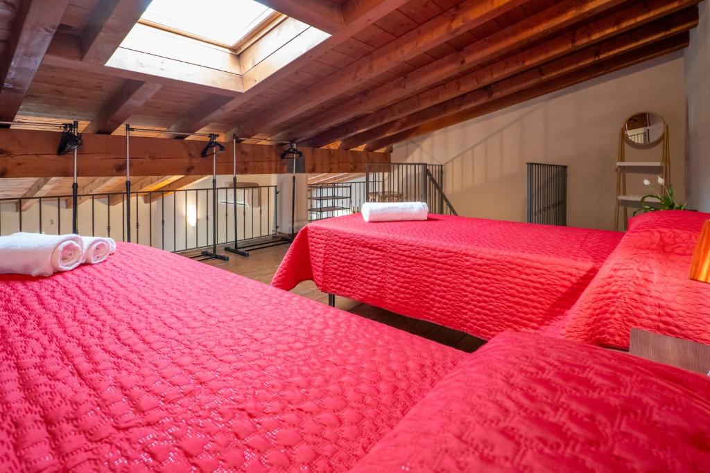 Postel nebo postele na pokoji v ubytování Wine & Lake in Franciacorta 3