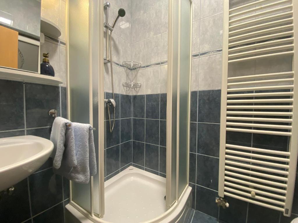 Koupelna v ubytování Apartma ROGATEC 2