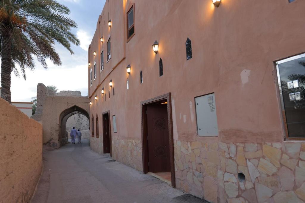 Fotografie z fotogalerie ubytování Manazil Inn نزل المنازل v destinaci Nazvá