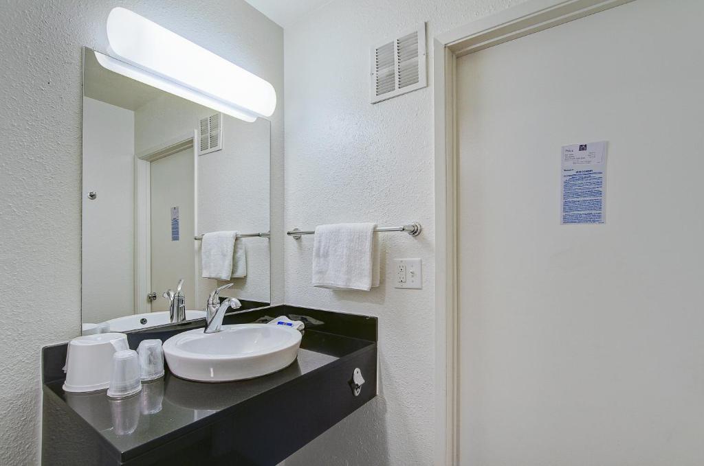 Motel 6-Green Bay, WI - Error