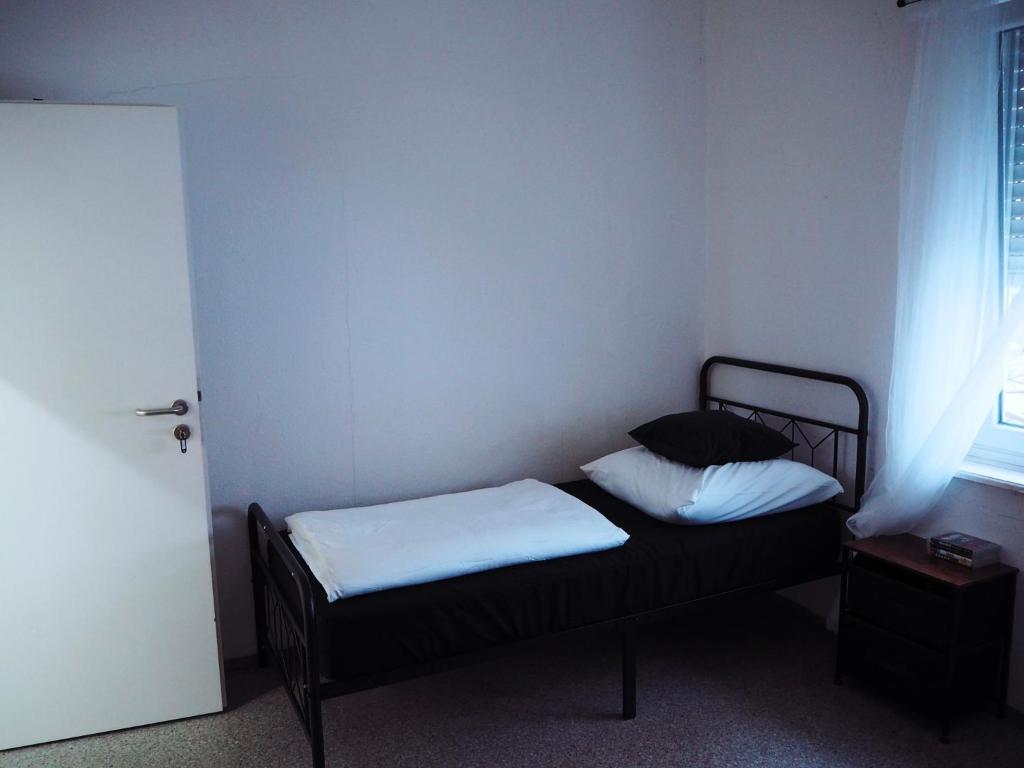 NEUMARKT MONTEURZiMMER - Double Or Twin Room