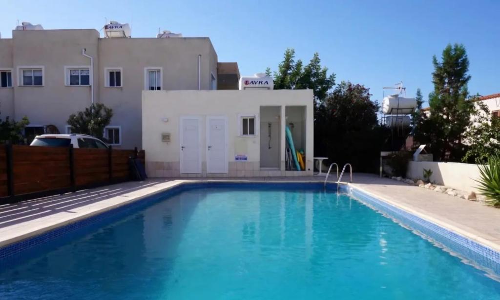 Bazén v ubytování Superior Serenity apartment near Coral Bay nebo v jeho okolí