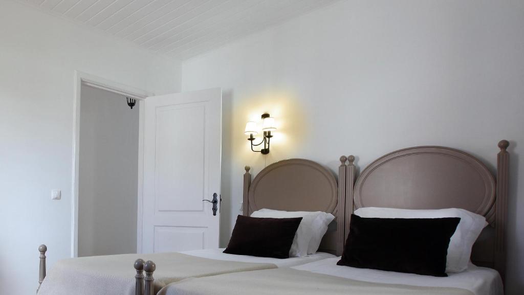 Postel nebo postele na pokoji v ubytování Solar Do Conde Garden Hotel