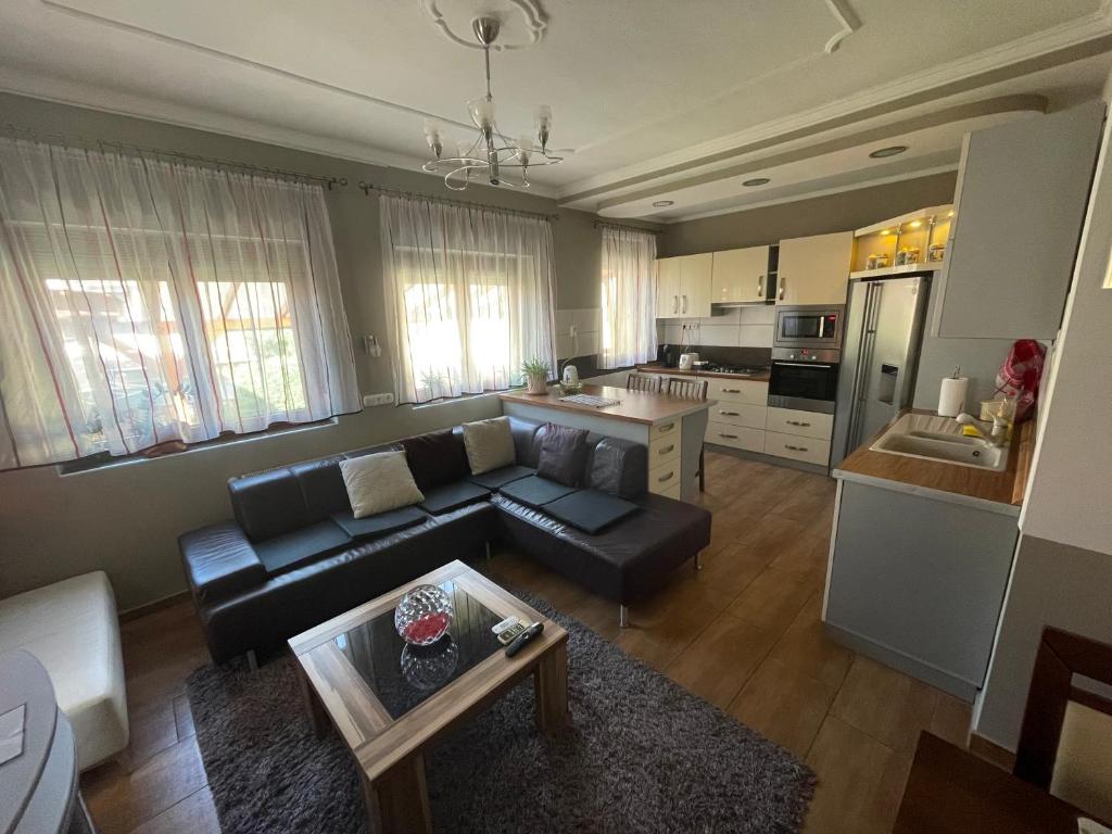 Relax 8900 Zalaegerszeg, Honvéd utca 1/B kép - 1