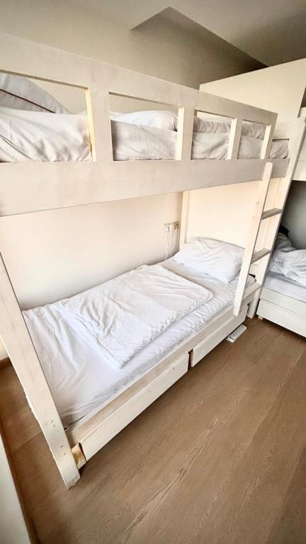 Postel nebo postele na pokoji v ubytování Ora Place JBR