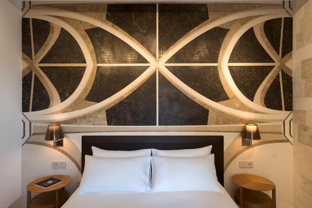 Postel nebo postele na pokoji v ubytování Maniace Boutique Hotel Ortigia | UNA Esperienze