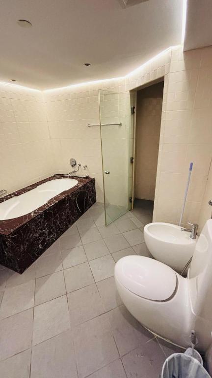 Ein Badezimmer in der Unterkunft Ora Place JBR