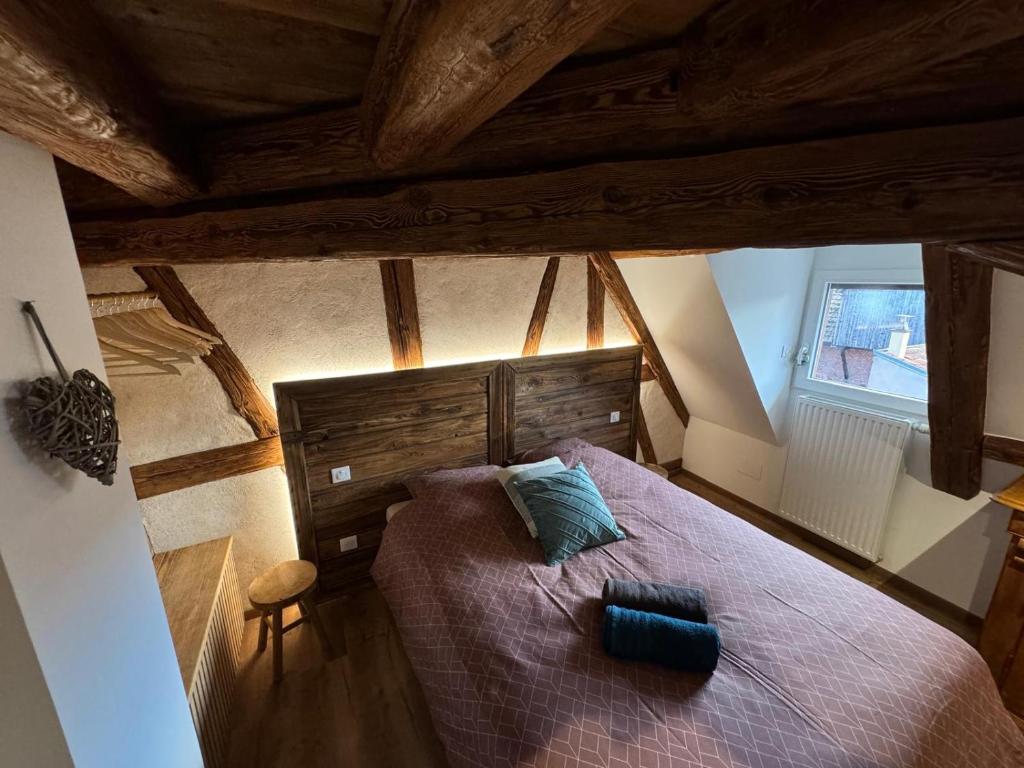 Postel nebo postele na pokoji v ubytování Gite Premium au grenier de l'Ours
