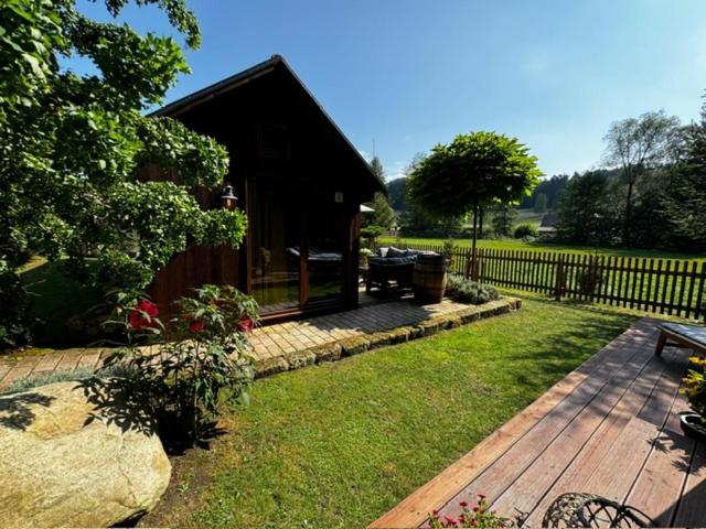 Puutarhaa majoituspaikan Tiny House Všemily ulkopuolella