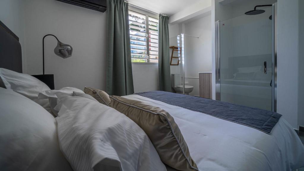 Postel nebo postele na pokoji v ubytování Le Gaetana Hotel