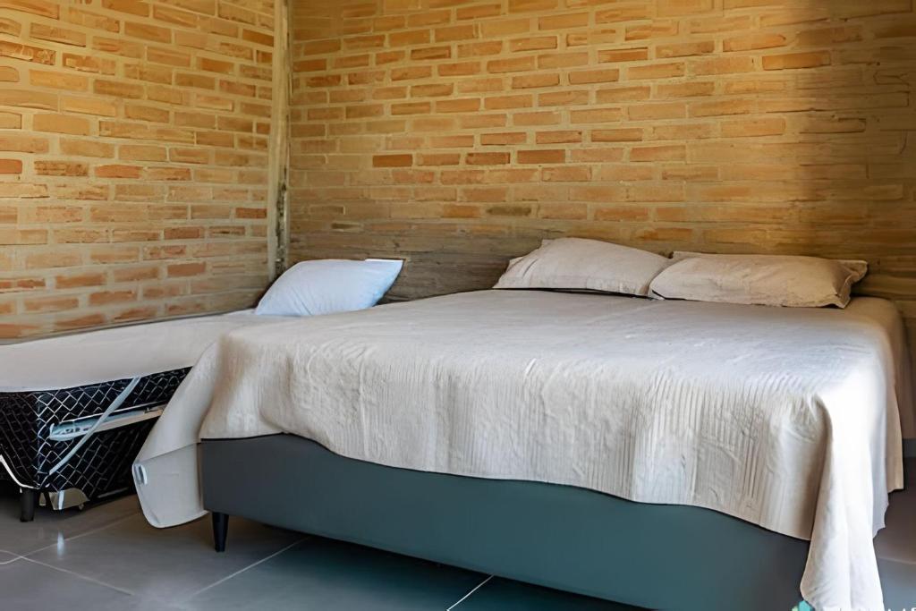 Postel nebo postele na pokoji v ubytování Recanto da Feiticeira | Suítes incríveis com piscina