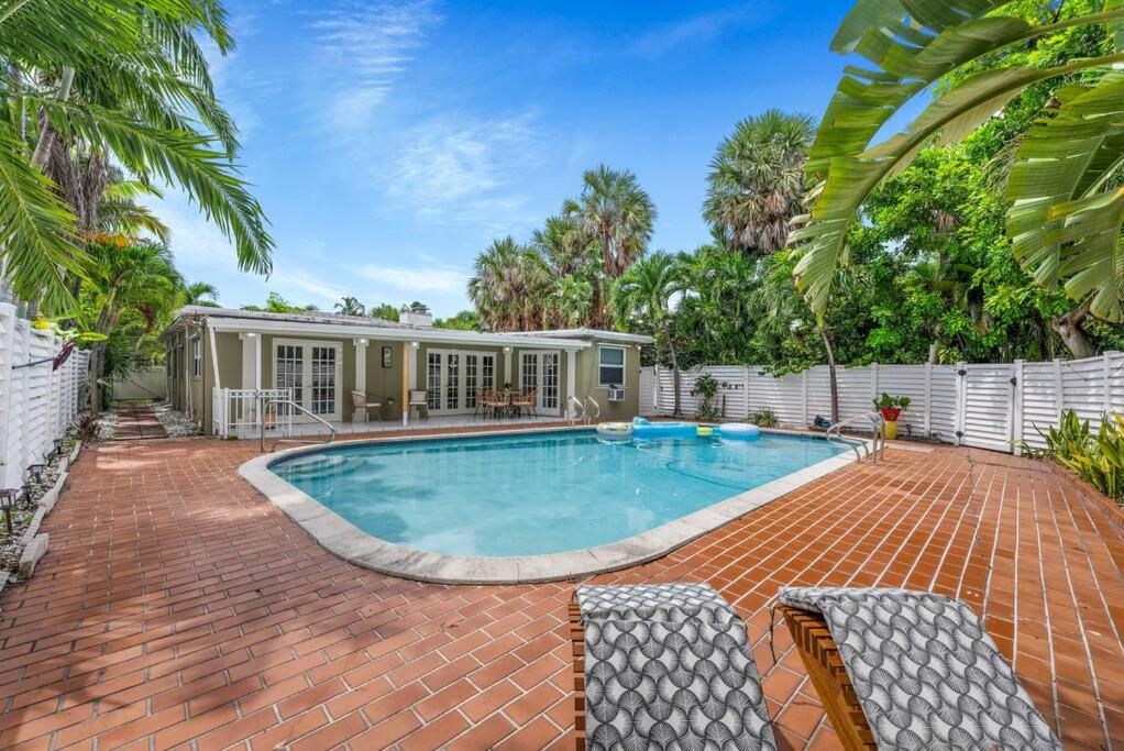 Bazén v ubytování Beach Home Estate I Pool & Ocean nebo v jeho okolí