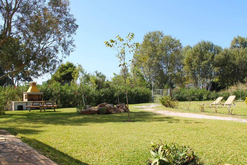 Ogród w obiekcie Kleopatra Villas - Seaside Suites