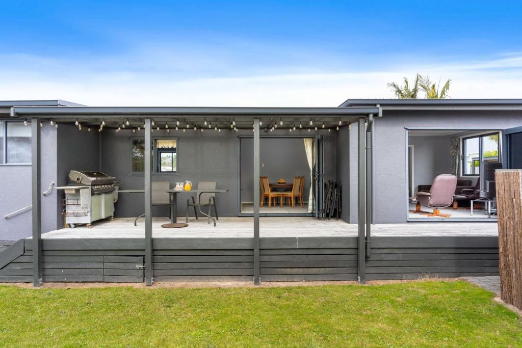 Κήπος έξω από το Holidays on Hampton - House plus sleep-out