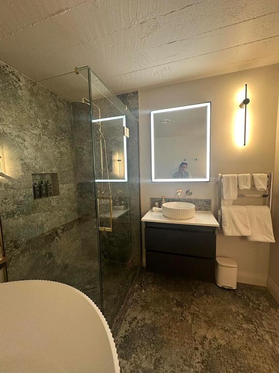 The Advocate - Resim 3