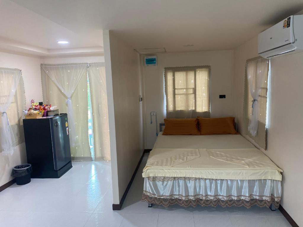 Postel nebo postele na pokoji v ubytování Aiem-Wilai Guesthouse