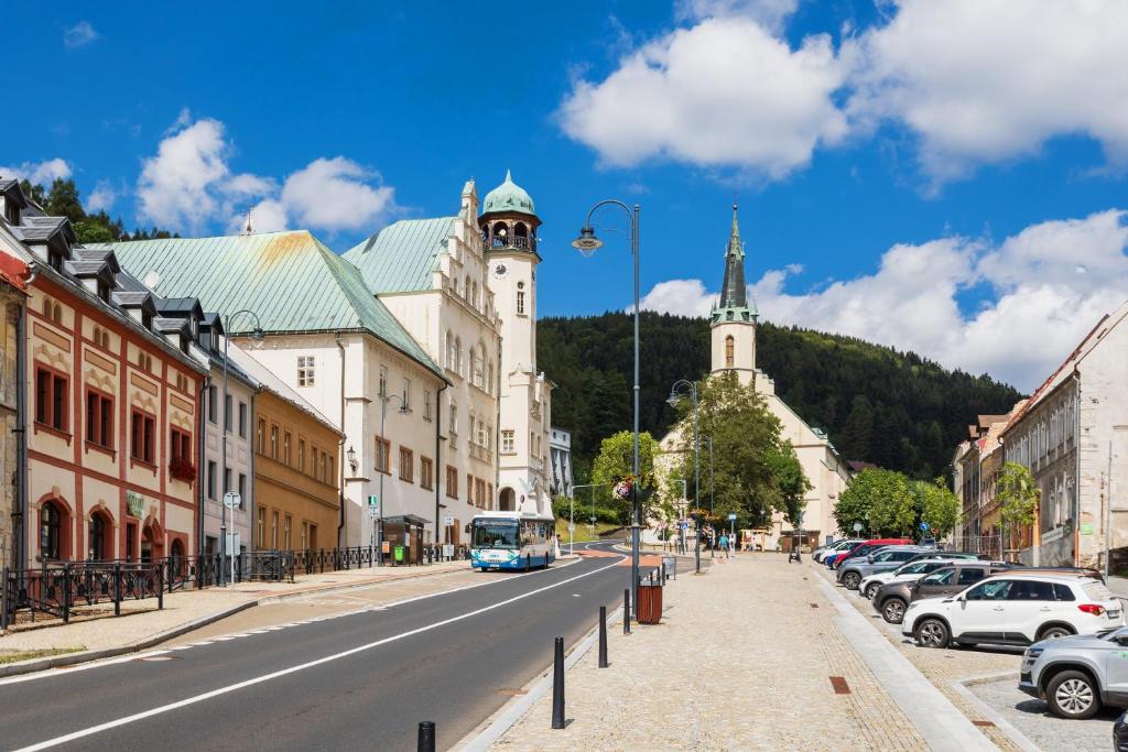 Nespecifikovaný výhled na hory nebo výhled na hory při pohledu z aparthotelu