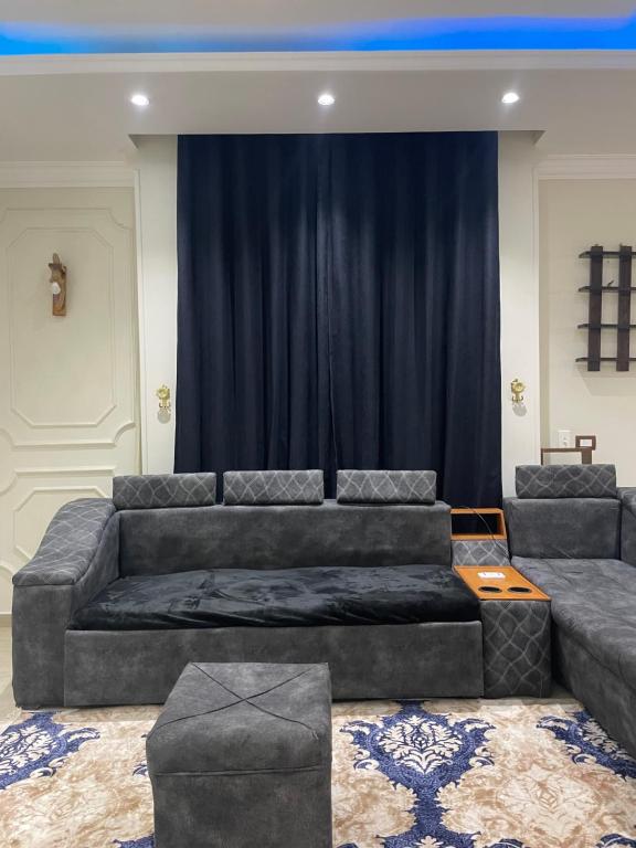 Posezení v ubytování شقه جميله ومريحه قريبه من الجامعه الامريكيه