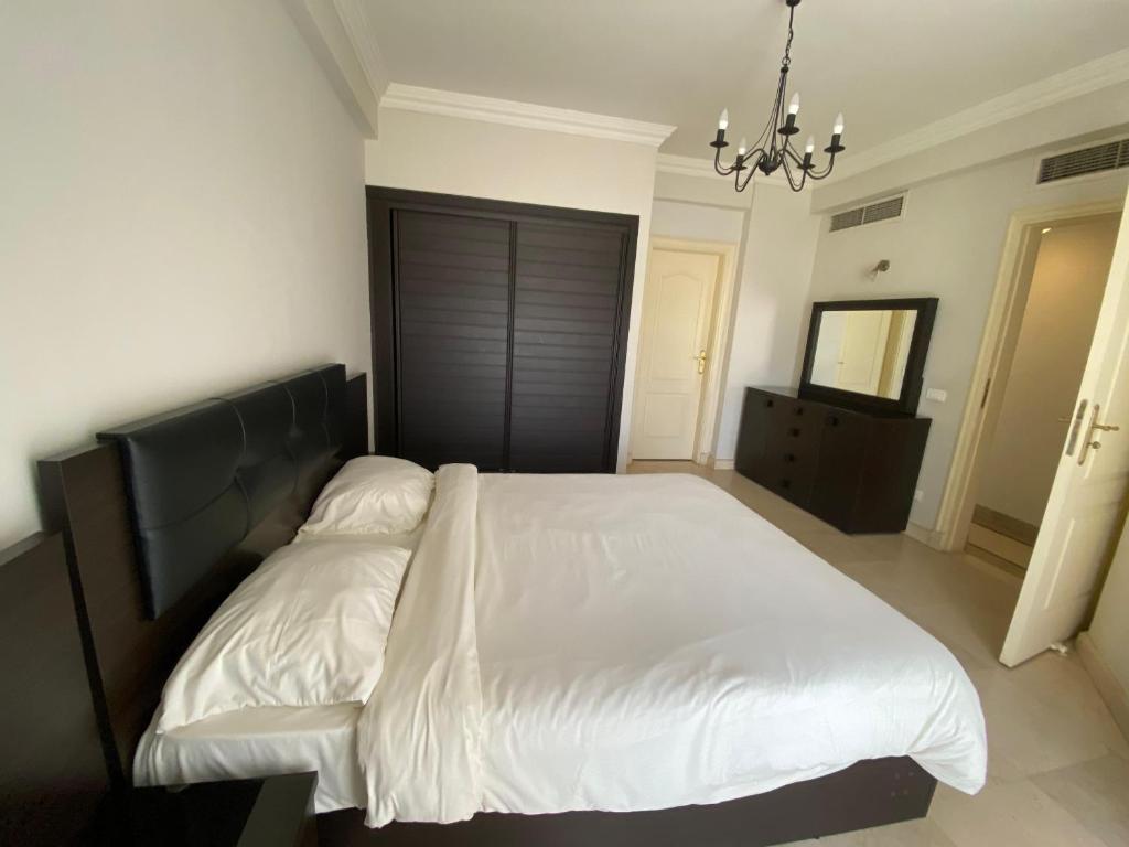 Postel nebo postele na pokoji v ubytování El Safwa Resort New Cairo