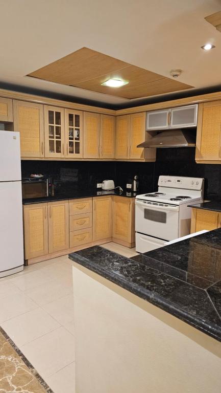 Kuchyň nebo kuchyňský kout v ubytování El Safwa Resort New Cairo