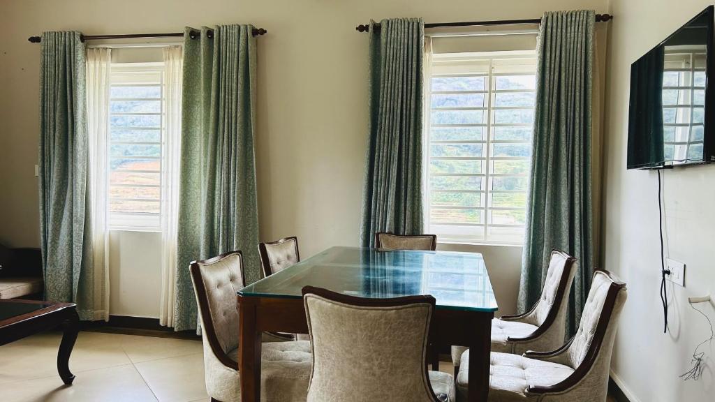 Posezení v ubytování Away From Home - 4 - Rooms In Ooty, Home Stay Ooty