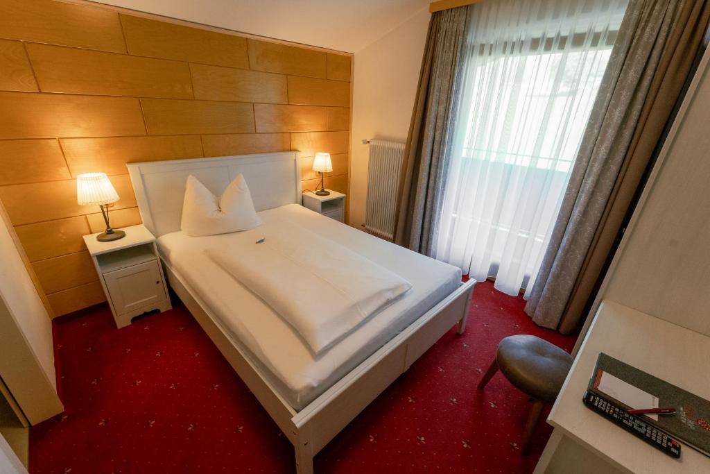Postel nebo postele na pokoji v ubytování Pension Zirbenhof