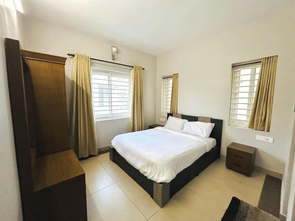 Postel nebo postele na pokoji v ubytování Away From Home - 4 - Rooms In Ooty, Home Stay Ooty