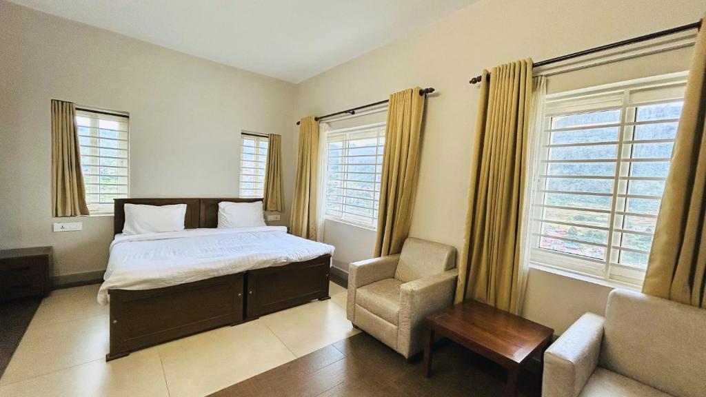 Postel nebo postele na pokoji v ubytování Away From Home - 4 - Rooms In Ooty, Home Stay Ooty