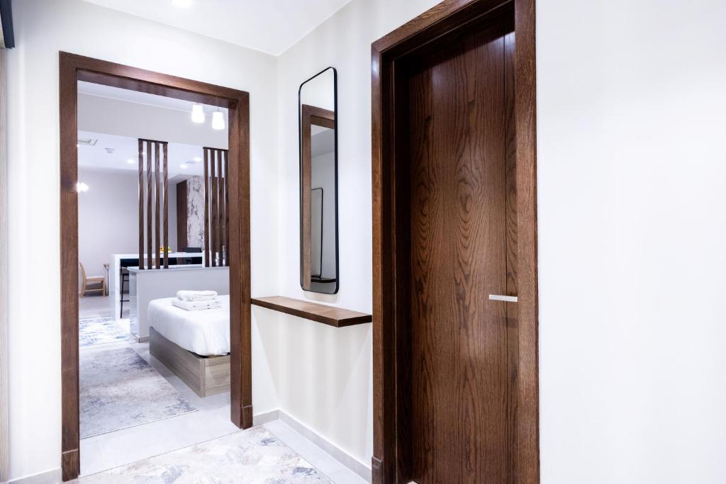 Postel nebo postele na pokoji v ubytování VESTA - El Sheikh Zayed Residence