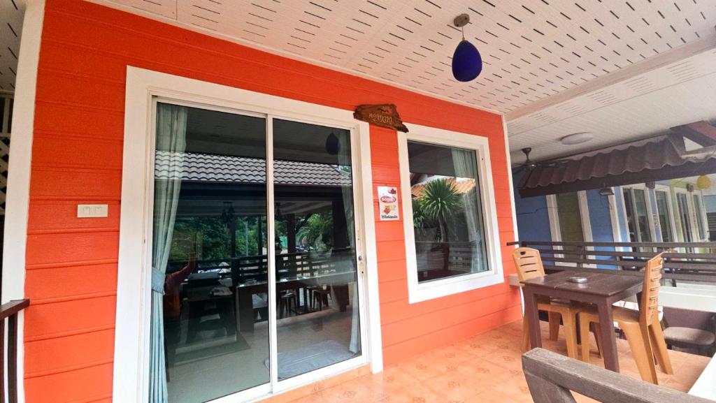 Balkón nebo terasa v ubytování ไข่มุกรีสอร์ทเกาะล้าน