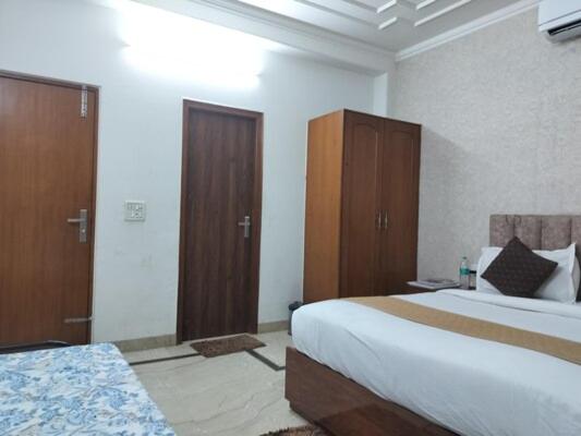 Hotel Soft Petal Residency Near Delhi International Airport - Habitación Triple Superior