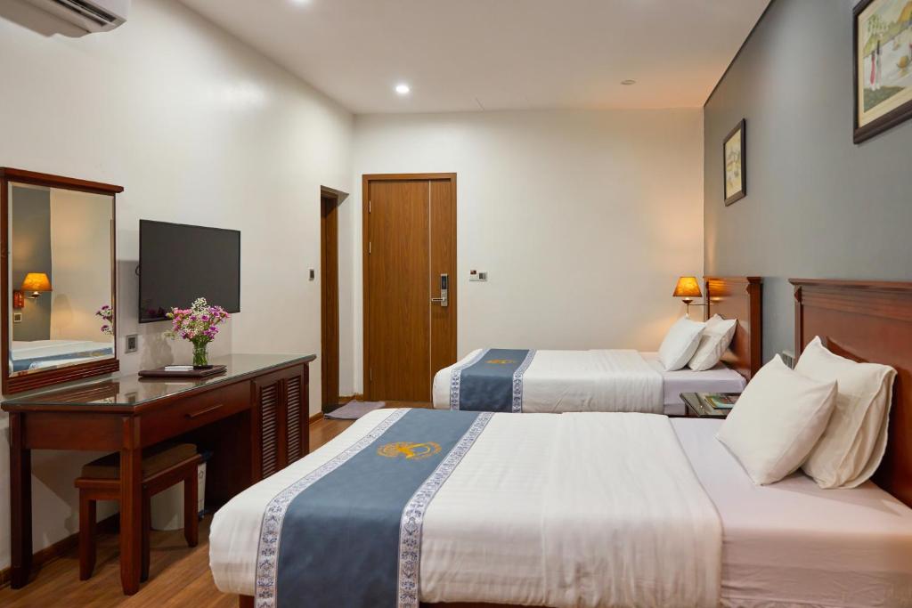 Gieng Ngoc Sea moutain View Cat Ba - 16