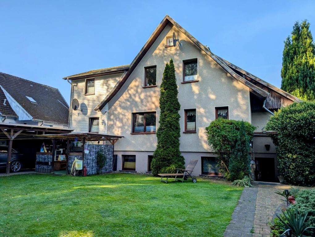 a large white house with a green yard at Ferienwohnung Suchomski in Baabe