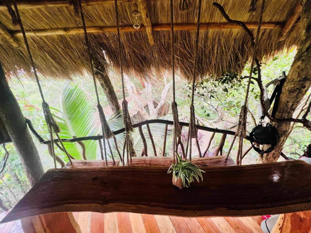 Balkón nebo terasa v ubytování Sanctuaria Treehouses Busuanga