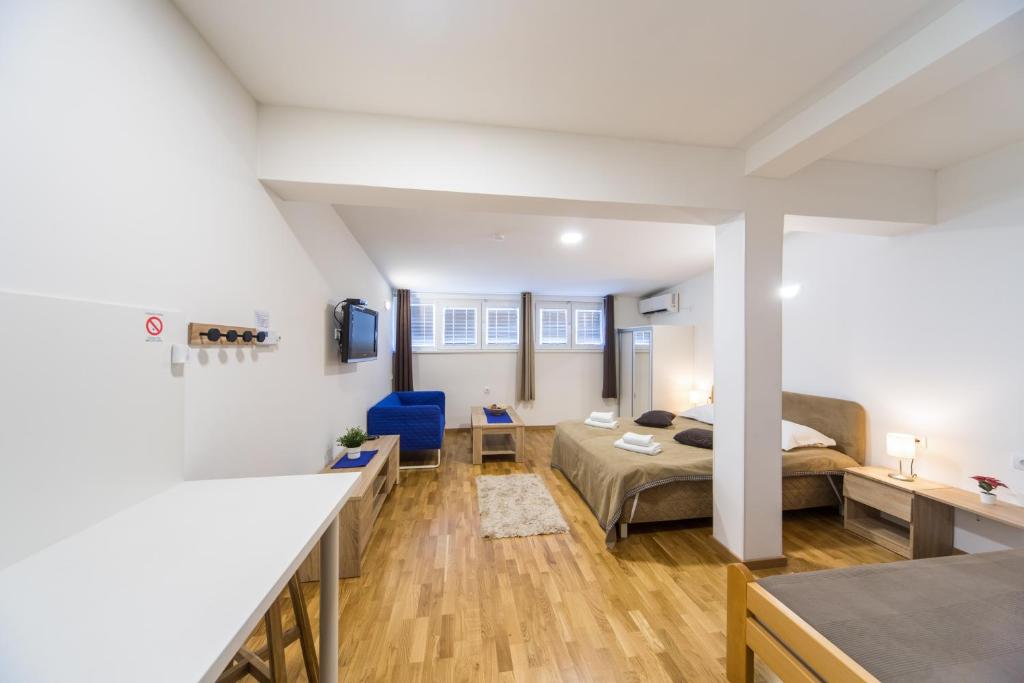 F Apartmani Kragujevac - Luxuary Business Suites - Queen Studio