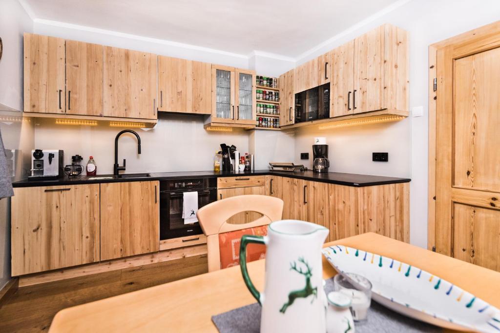 Kuchyňa alebo kuchynka v ubytovaní Chalet Almblick