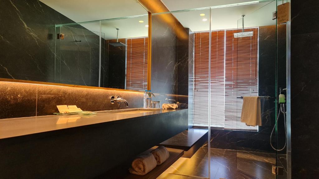 Koupelna v ubytování Hotel Santika Bangka