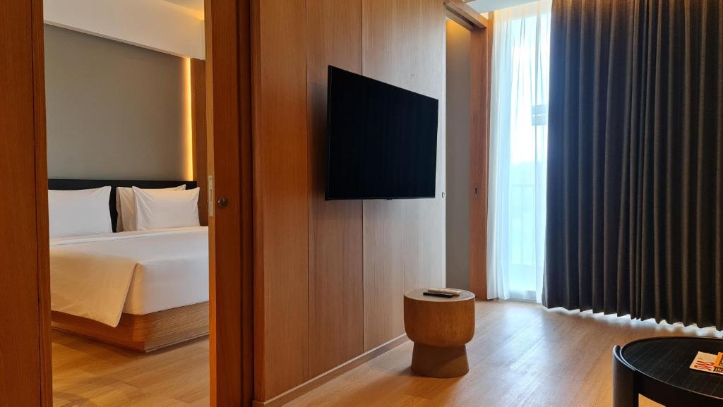 TV a/nebo společenská místnost v ubytování Hotel Santika Bangka