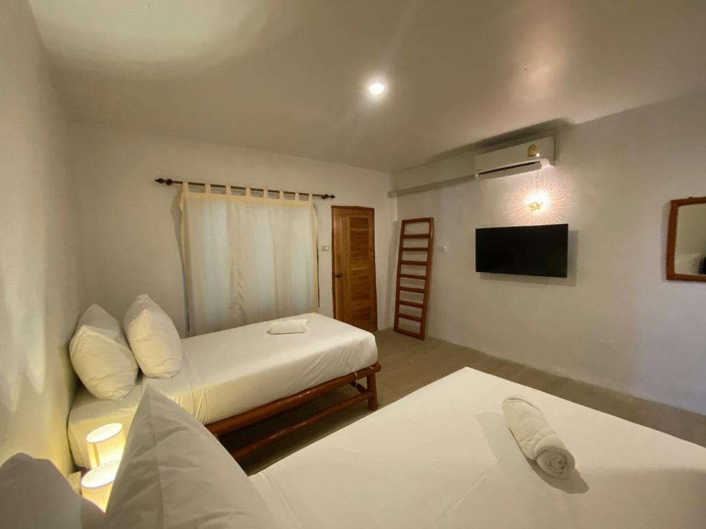 Postel nebo postele na pokoji v ubytování Ubox Samui Hostel - Chaweng beach