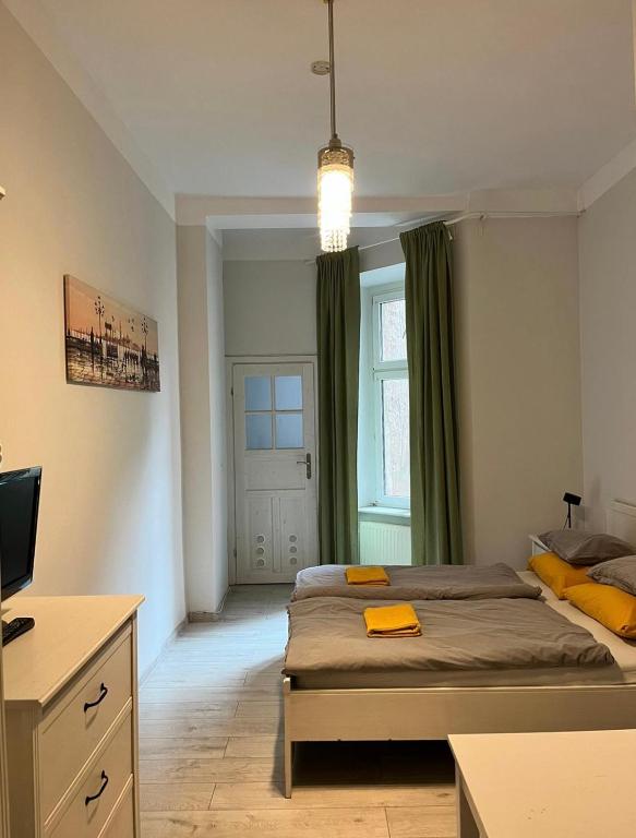 Posteľ alebo postele v izbe v ubytovaní Colourful Rooms Wrocław